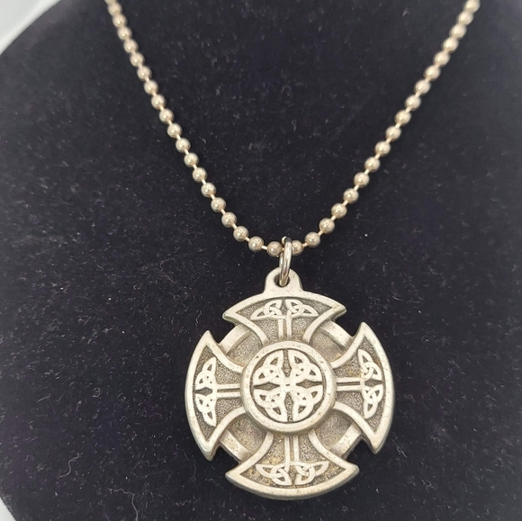Vintage Fine Pewter Celtic Pendant on Necklace. - Picture 6 of 10